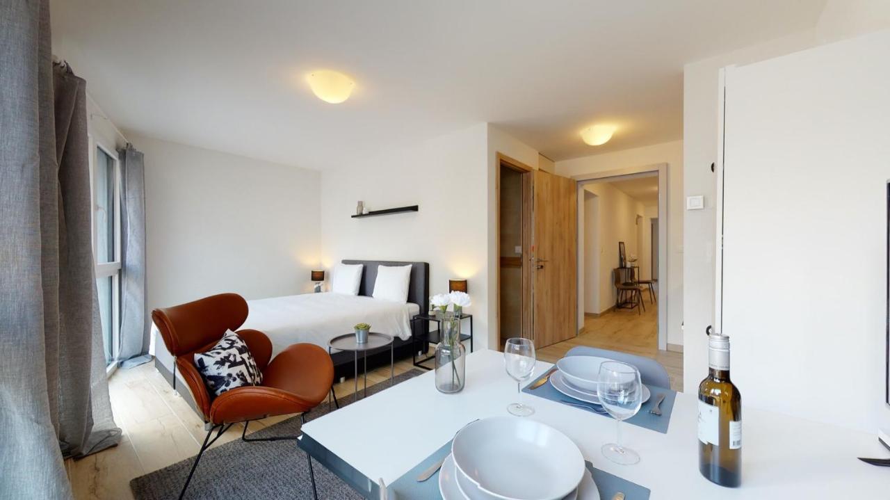 Nonanteneuf Appart Hotel Aigle - Contactless Check-In Экстерьер фото